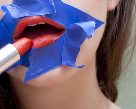 Olivia Locher - How to Apply Lipstick